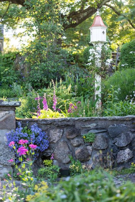 Cottage Garden Retaining Wall, Stone Wall Landscaping Ideas, Front Garden Retaining Wall, Planting Against A Wall, Cottage Garden Wall, Unique Retaining Wall Ideas, English Stone Wall, Brick Retaining Wall Front Yard, Beautiful Retaining Walls