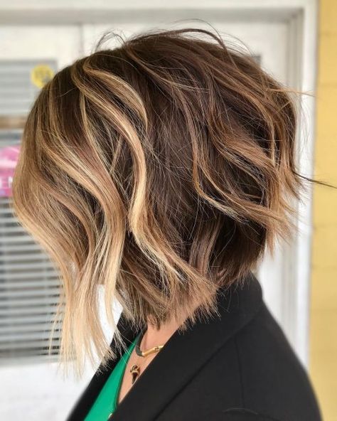 15 Hottest Shaggy Bob Haircuts to Copy Shirt Shaggy Bob, Medium Pixie, Shaggy Bobs, Hair Bobs, Bob Haircut For Girls, Shag Hair, Shaggy Hairstyles, Shaggy Bob Haircut, Brown Bob