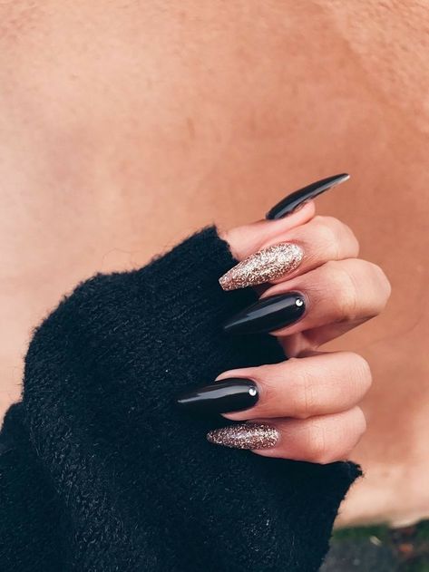 Long Black Nails, Black Nails With Glitter, Witch Nails, Black Nail Designs, Nail Designs Glitter, Nagel Inspo, Dream Nails, Coffin Nails Designs, Pretty Acrylic Nails