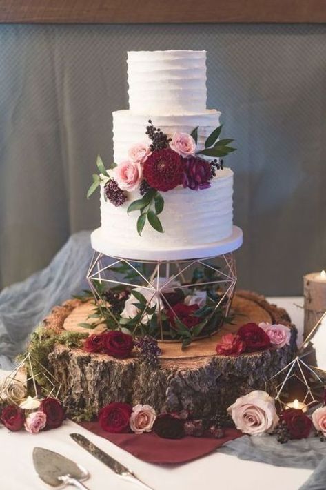 Popular Wedding Cakes, Wedding Cakes Burgundy, Winter Wedding Cakes, Watercolor Wedding Cake, Burgundy Wedding Cake, Blush Wedding Cakes, Winter Wedding Table, Burgundy And Blush Wedding, Pretty Wedding Cakes