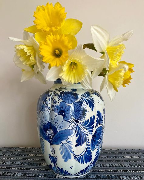 Spring sunshine in a vase☀️The perfect pot for your daffs. Pretty, vintage Delfts Holland vase - just dropped online. Hop to the site to learn more… #daffodilseason #delftsblue #delft #blueandwhiteforever #blueandwhitedecor #blueandwhitefloral #vintagevase #prettyhome #springdecor #springinteriors #daffodils🌼 Delft Blue Pottery, Delft Vase, Blue And White Vase With Flowers Painting, Blue Vase With Flowers Painting, Delft Vase With Flowers, Dutch Delft Blue Pattern, Spring Interiors, Op Shop, Vintage Vases