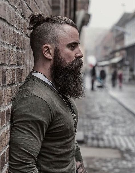 Short Hair Long Beard, Barba Hipster, Mens Ponytail Hairstyles, Short Sides Long Top, Viking Haircut, Top Hairstyles For Men, Long Beard Styles, Long Hair Beard, Mens Hairstyles With Beard