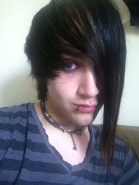 emo boy = long hair man Long Emo Hair Men, Emo Hair Men, Long Emo Hair, Boy Long Hair, Emo Hairstyles For Guys, Emo Hairstyles, Hair Man, Scene Boys, Goth Boy