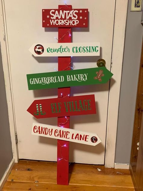 Christmas Directional Signs, Diy Gift Ideas For Christmas, Christmas Signage, Jul Diy, Laser Crafts, Direction Sign, Christmas Signs Diy, Gift Ideas For Christmas, Wood Arrow