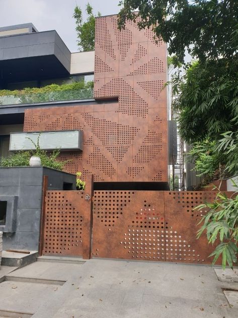 Inexpensive Privacy Fence, Stainless Steel Facade, Privacy Ideas, Wall Cladding Panels, Fence Wall, Metal Facade, Balcony Grill Design, Facade Architecture Design, Entrance Gates Design