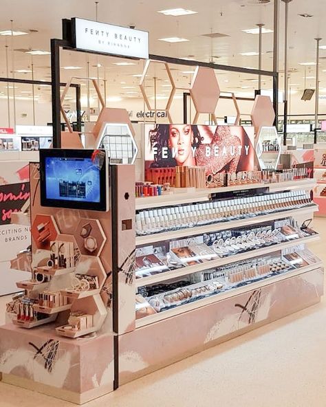 FENTY BEAUTY BY RIHANNA (@fentybeauty) • Instagram photos and videos Royal Beauty, Kiosk Design, Makeup Store, Pop Display, Beauty Store, Fenty Beauty, Retail Display, Store Display, Beauty Bar