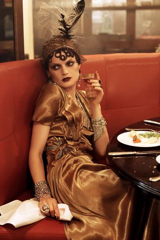 As Sheherazade sipped her digestif, she looked longingly at Eduardo, wondering if the critics were right. Style Année 20, Grace Coddington, Agyness Deyn, Moda Afro, Sasha Pivovarova, Gemma Ward, Look Boho Chic, Gatsby Style, Vogue Us