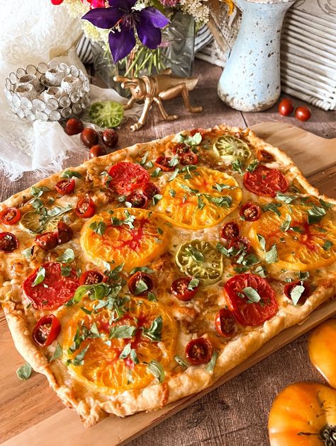 Easy Tomato Tart, Tomato Tarte, Cherry Tomato Tart, Tomato Tart Recipe, Lunch Party, Crock Pot Desserts, Savory Pies, Indulgent Food, Gourmet Cheese