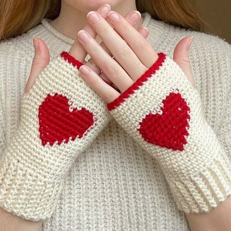 Wristlet Patterns, Crochet Wrist Warmers, Crochet Bracelet Pattern, Crochet Gloves Pattern, Crochet Brooch, Gloves Pattern, Crochet Fingerless Gloves, Crochet Clothing And Accessories, Fingerless Gloves Knitted