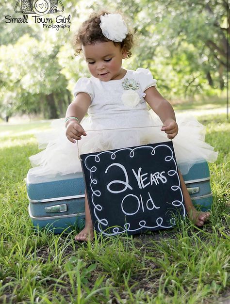 2 Year Birthday Photoshoot Outdoor, 2nd Birthday Photo Shoot Ideas Outdoor, Two Year Old Photo Shoot, Second Birthday Photos, 2nd Birthday Pictures, Old Photoshoot, 2nd Birthday Photos, Nikon D5300, Toddler Photos