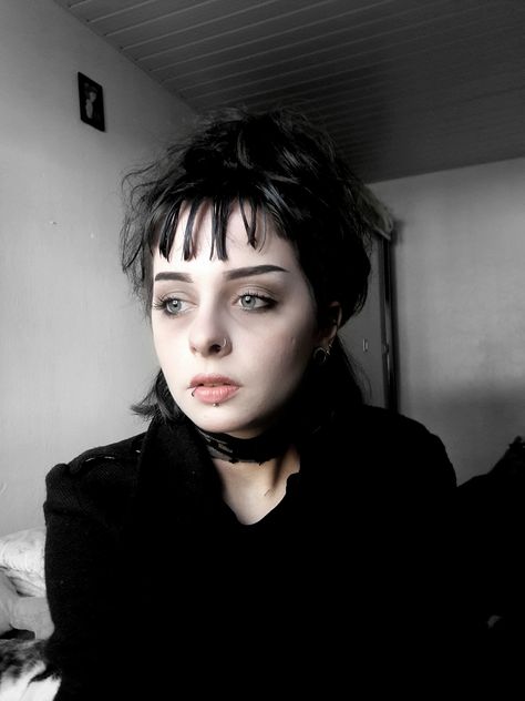 Lydia Deetz from Beetlejuice movie 🐍 Makeup by Sweet Raven Lydia Beetlejuice Makeup, Lydia Deetz Makeup, Lydia Cosplay, Lydia Deetz Costume, Hair Without Bangs, Lydia Beetlejuice, Beetlejuice Makeup, Costume Closet, Beetlejuice Movie