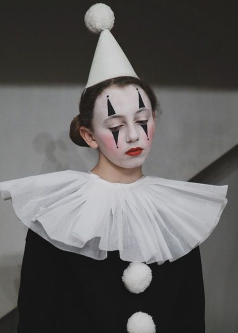 Mime Clown Costume, Harlequin Halloween Costume, Harlequin Clown Costume, Dark Clown Costume, Perriot Clown, Mime Aesthetic, Pierrot Clown Makeup, Pierrot Clown Costume, Mime Halloween Costume