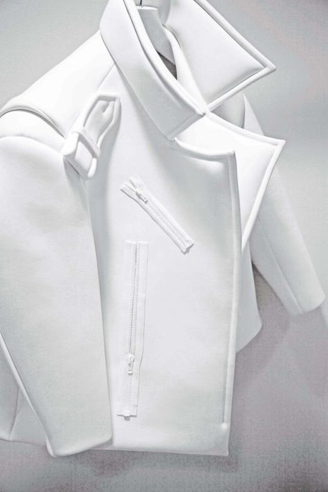 All white errything Elegant Sportswear, Neoprene Fashion, Ice Storm, Structured Jacket, German Fashion, Daily Paper, Futuristic Fashion, White Jacket, White Fashion