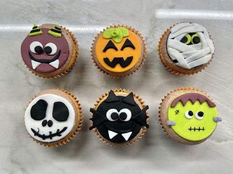 Halloween Cupcakes Fondant decorated Halloween cupcakes Halloween Fondant, Halloween Fondant Cupcakes, Cupcakes Halloween, Spooky Cupcake Ideas, Halloween Cupcakes Fondant, Halloween Cupcakes Toppers, Haloween Decoracion Cupcakes, Halloween Cupcakes Witches Hat, Hallowe’en Cupcakes