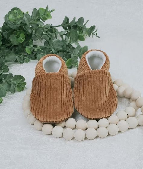 WarriorsApparel - Etsy Soft Baby Shoes, Handmade Baby Shoes, Handmade Baby Gifts, Baby Moccasins, Brown Corduroy, Crib Shoes, Shoes Baby, Soft Baby, Baby Booties