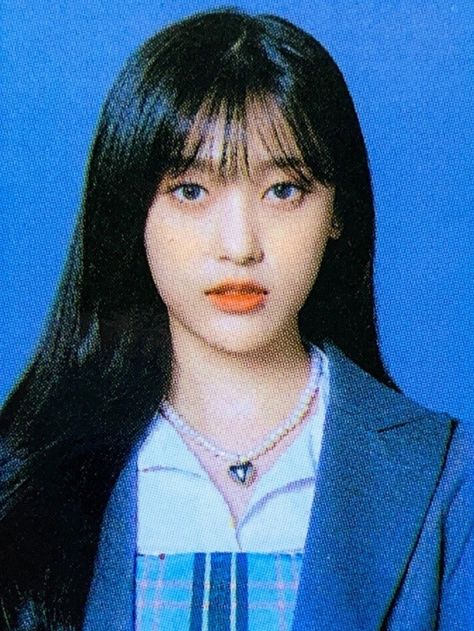 Choi Yerim, Tell Me Now, Kim Lip, Yearbook Photos, Id Photo, Odd Eyes, Olivia Hye, Seasons Greetings, Kpop Girl Groups