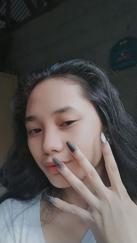 Four fingers up because I'm Gay Four Fingers Up, Three Fingers Up Selfie, Two Fingers Pose, Four Fingers, Fake Ft Call, Thumbs Down, Two Fingers, Pretty Selfies, Selfie Poses