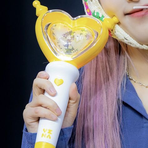 yena lightstick kpop details Yena Lightstick, Lightstick Kpop, Kpop Lightstick, Powerpuff Girl, 24 Years Old, Kpop Idol, Light Green