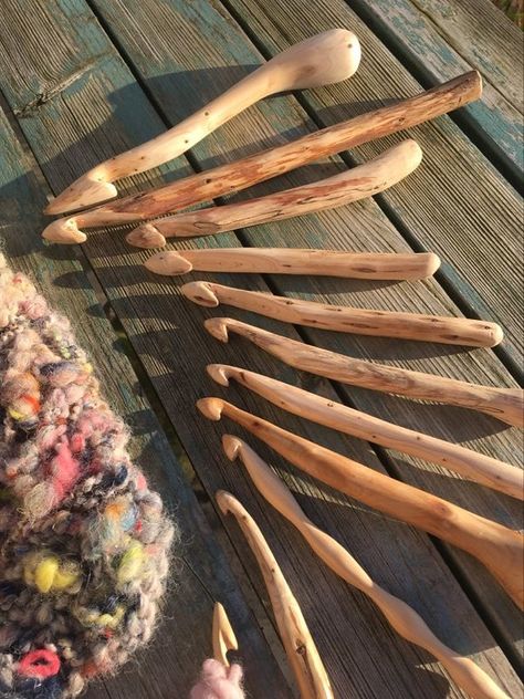 Diy Crochet Hook, Branches Diy, Whittling Projects, Wood Spoon Carving, Cardboard Box Crafts, Crochet Weaves, Witchy Crafts, Wood Spoon, Wood Carving Art