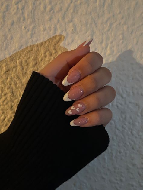 Oval Nail Inspo Winter, Nails Inspo January, Medium Almond Nails Winter, Simple Bday Nails Almond, Cute Nails For January 2024, March Nail Inspo Almond, Silento Nails Ideas, Nails 2024 February, January Nail Inspo 2023