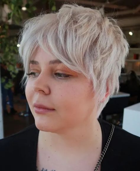 Messy Short Hair Round Face, Shaggy Pixie For Fine Hair, Shaggy Pixie Bob Haircut, Pixie Shaggy Haircut, Shaggy Pixie With Bangs, Shag Pixie Cut Round Face, Copper Pixie Hair, Plus Size Pixie Cut, Short Shag Hairstyles Shaggy Pixie