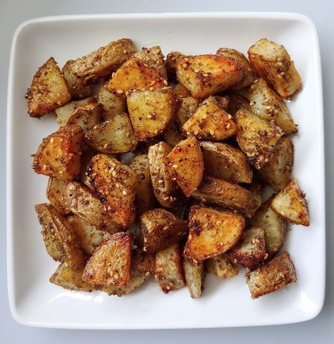 Roasted Potatoes Russet, Slow Cooker Soup Vegetarian, Seasoned Roasted Potatoes, Baby Potato Recipes, Greek Lemon Potatoes, Ground Beef Seasoning, Spiced Beef, Lemon Potatoes, Za Atar