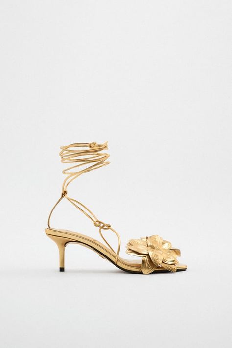 Zara 2022, Wedding Shoes Low Heel, Flower Heels, Gold Strappy Heels, Designer Wedding Shoes, Zara Spain, Wedding Shoes Comfortable, Summer Shopping, Rhinestone High Heels