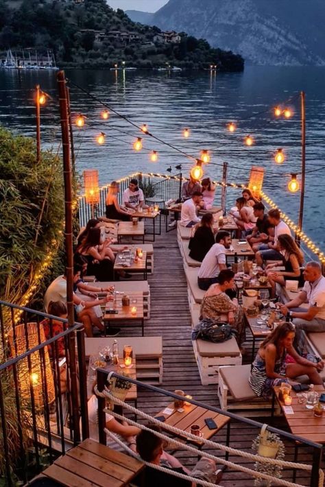 Lakeside Cafe, Boat Restaurant, Riverside Restaurant, Lakeside Restaurant, Le Vatican, Floating Restaurant, Cave Hotel, Lakeside Resort, Landscape Elements