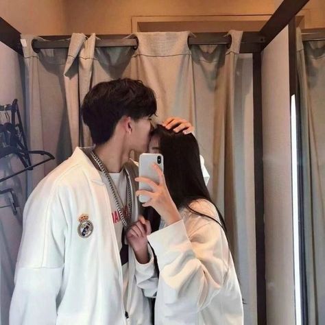 ─ ✧ 𝐏𝐢𝐧𝐭𝐞𝐫𝐞𝐬𝐭: 𝐡𝐨𝐧𝐞𝐞𝐲𝐣𝐢𝐧 Ulzzang Korea, Ulzzang Couple, Boy And Girl Best Friends, Media Sosial, Korean Couple, Relationship Goals Pictures, Kissing Couples, Photo Couple, Minimal Chic