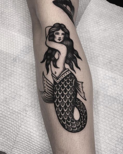 Fat Mermaid Tattoo, Fat Mermaid, French Tattoo, Siren Mermaid, Mermaid Tattoo, School Tattoo, Old School Tattoo, Black Tattoos, Tattoos And Piercings