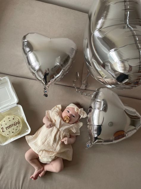 #2month #aesthetic #photography #newborn Baby 2 Months Photography, 2 Month Baby Photoshoot, Bebes Aesthetic, 2 Month Baby, Pregnancy Photo, Photography Newborn, Baby Photoshoot, 2 Months, Baby Birthday