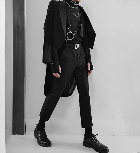 pinterest — 𝑜𝒽𝓃𝑜𝒸𝒶𝓇𝑜𝓁𝒾𝓃𝑒 Black Korean Outfit, Black Outfit Korean, Korean Street Fashion Mens, Korean Aesthetic Outfits, Outfit Nero, Black Outfit Edgy, Grunge Outfits Men, Black Outfit Men, Black Korean