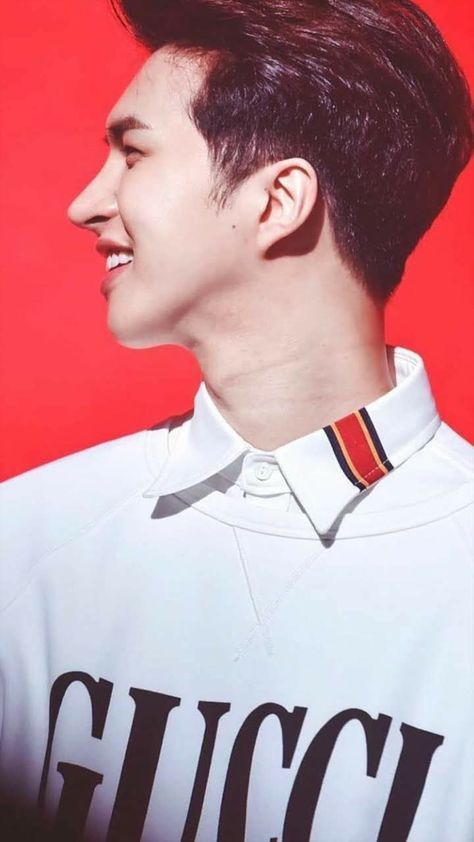 Oh my gosh, his mole and that infamous side profile with his matching beautiful smile! 😍😍😍 Credit goes to @jaehwany_ottokaji on Instagram #VIXX #STARLIGHT Person Smiling Side Profile, Side Profile Smile Reference, Laughing Side Profile, Side Profile Smile Drawing, Side Profile Mouth Open, Smile Side Profile, Smiling Side Profile, Side View Of Face, Profile Photography