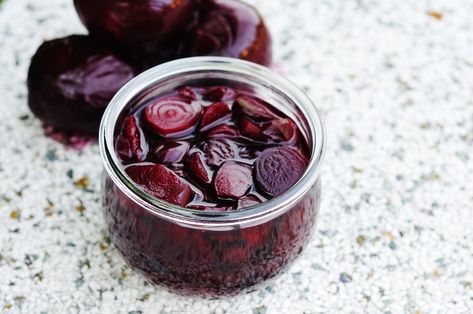 7 Health Benefits That Make Pickled Beets a Perfect Snack for Any Time | Livestrong.com How To Pickle Beetroot, Beet Nutrition Facts, Beets Health Benefits, Beets Benefits, Beetroot Recipes, Home Canning Recipes, Pies Maker, Juicing Benefits, Pickled Beets