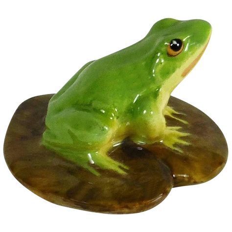 Frog On Lily Pad, Reference Page, French Aesthetic, Frog Sitting, Frog Decor, Animal Sculpture, Aesthetic Movement, Frog And Toad, Cute Frogs