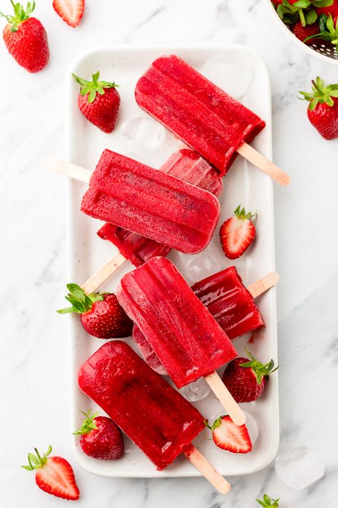 Homemade Strawberry popsicles, perfect with fresh picked strawberries or even frozen strawberries to make a refreshing summer treat. Homemade Strawberry Popsicles, Summer Popsicle Recipes, Popsicle Recipe For Kids, Easy Popsicle Recipes, Easy Popsicles, Strawberry Popsicles, Popsicle Recipes, Summer Refreshments, Frozen Strawberries