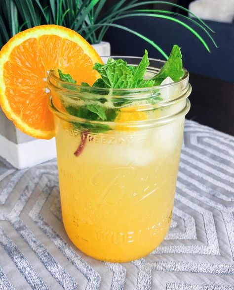 ⏲ Under 10 mins | Serves 1⁠ Happy #ThirstyThursday 🤤 Definitely in need of a cold, refreshing cocktail in this Texas heat ⁠🥵 Super easy to make with only a few ingredients 👌🏽 Also, no added sugar because the orange is plenty sweet 😋 Who's ready for the weekend?! 🙋🏽‍♀️  #cocktails #cocktailhour #quarantine #happyhour #cocktailtime #nosugaradded #noaddedsugar #vodkacocktail #orangevodka #orangecocktail #healthylifestyle #foodie #deepeddyvodka #cocktailrecipe #sugarfree #sugarfreedrinks Deep Eddy Vodka, Sugar Free Cocktails, Summer Vodka Cocktails, Refined Sugar Free Recipes, Orange Vodka, Sugar Free Drinks, Orange Cocktails, Vodka Cocktail, Vodka Recipes