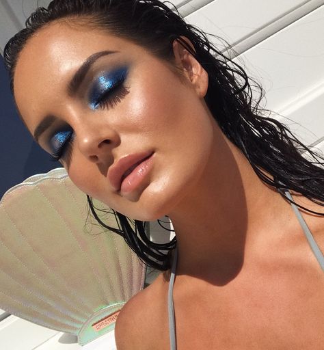 Chloe on Twitter: "Ya girls a mermaid today… " Editorial Make-up, Makeup 2024, Daytime Makeup, Blue Makeup Looks, Makeup Class, Beauty Make-up, Glam Look, Spring Makeup, Blue Eyeshadow