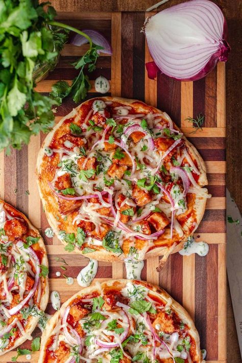 This quick and easy Vegan BBQ Chicken Pita Pizza comes together in just a few minutes. Loaded with sweet, spicy, and tangy flavours – these pizzas are perfect for lunch, dinner, or game day. Vegan Pita Pizza, Bbq Chicken Pita, Chicken Pita Pizza, Vegan Bbq Chicken, Barbecue Pizza, Pita Pizza, Vegan Sandwich Recipes, Vegan Pizza Recipe, Vegan Barbecue