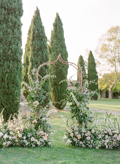 Read More: https://www.stylemepretty.com/2019/06/06/provence-garden-wedding-inspiration-at-chateau-de-sannes/ English Garden Wedding Flowers, Chateau Garden, Garden Wedding Flowers, Funny Vine, Provence Garden, English Garden Wedding, Wedding Ceremony Ideas, Provence Wedding, Secret Garden Wedding