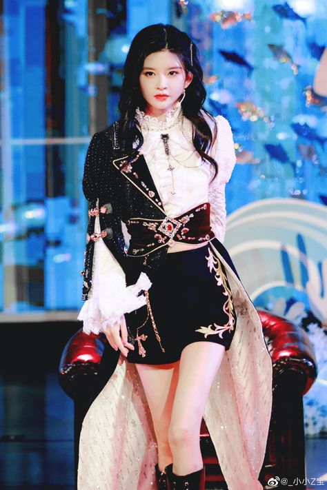 Kpop Royal Aesthetic, Kpop Idol Costume, Kpop Female Outfits, Japanese Idol Outfits, Kpop Stage Outfits Ideas, Royalty Clothing, K Pop Fashion, Prince Clothes, Idol Fashion