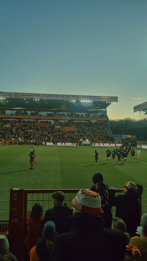 #aesthetic #soccer #stadium #goodvibed #union_berlin #players Friends Moodboard, Stadium Aesthetic, Aesthetic Soccer, Berlin Aesthetic, Union Berlin, Soccer Stadium, Berlin, Soccer, Football