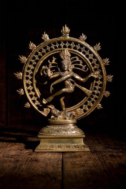 Statue of shiva nataraja, lord of dance | Premium Photo #Freepik #photo #hindu-god #indian-god #shiva #god-shiva About Shiva, Shiva Nataraja, God Hindu, Bharatanatyam Dancer, Asian Background, Chinese Dragon Art, Worship Backgrounds, Dancing Shiva, Diwali Lights