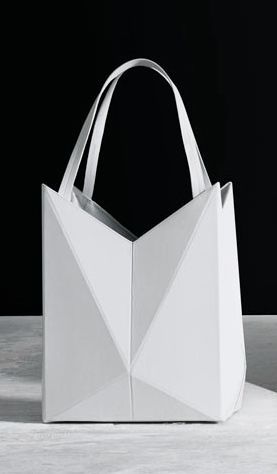 Geometric, avant-garde bags Origami Bag, Geometric Fashion, Faceted Design, Handbag Heaven, Ugg Slippers, Modern Storage, Bag Design, Best Bags, Small Detail