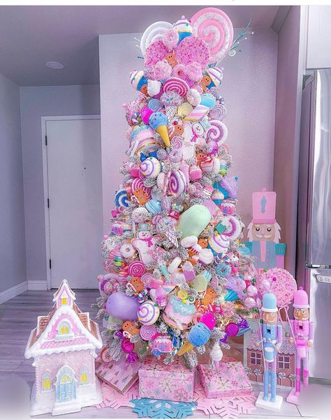 Sweet Treat Christmas Tree, Pink Candy Land Christmas Tree, Candy Land Centerpiece Ideas, Pastel Sweets Christmas Tree, Candy Land Tree, Pastel Candy Christmas, Pastel Candy Christmas Decor Diy, Candyland Christmas Decorations, Cotton Candy Christmas