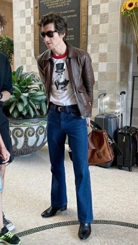 Alex Turner Recent, Concert Outfit Men, Concert Outfit Rock, Men Tips, Aesthetic Outfits Men, Guys Clothing Styles, Mens Outfit Inspiration, Taylor Swift Concert, Rock Concert