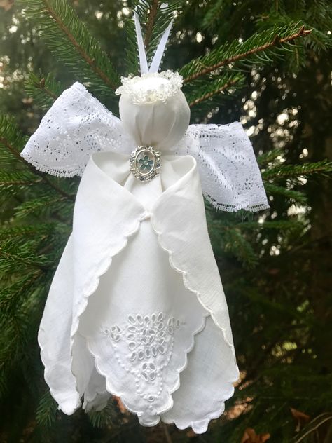 Hankerchief Dolls Diy, Hanky Angels, Handkerchief Diy, Christmas Diy Ornaments, Hankie Crafts, Vintage Christmas Diy, Angel Ornaments Diy, Diy Christmas Angel Ornaments, Vintage Handkerchiefs Crafts