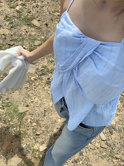 White Top Korean Outfit, White Bolero Outfit Korean, Jeans Top Korean Style, Off Shoulder Top Outfit Korean, Off Shoulder Top Korean, Korean Ootd, White Jacket, Korean Girl, Blue Jeans