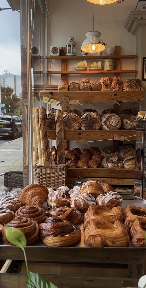 Fall Food Display, Sweet Bread Aesthetic, Boulangerie Aesthetic, Fall Baking Aesthetic, Bakery Inspiration, Bread Display, Pastry Display, Bread Bakery, Bread Shop