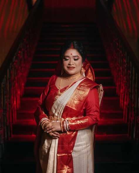 Real bride story Traditional Bengali bride on her Reception 💕 Get ur glam makeover and be beautiful in most unique way Booking open -2024-2025 . Pro class will start from march Registration open . . #wedding #bride #fyp #love #bridetobe #makeup #kolkatamakeupartist #live #happiness #digital #social #bestmakeupartistkolkata #snehabhowmickmakeup #makeupartistindia #indian #beauty #bengali #bridal #entrepreneur #travel #destination #luxe #lifestyle #tradition #artist #art Bengali Bride, Best Makeup Artist, Be Beautiful, Real Brides, Artist Art, Wedding Bride, Lifestyle, Makeup, Travel